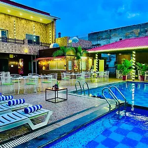 Grand Udaipur- Rooftop Cafe! Swimming Pool! Karaoke Music! Hotel